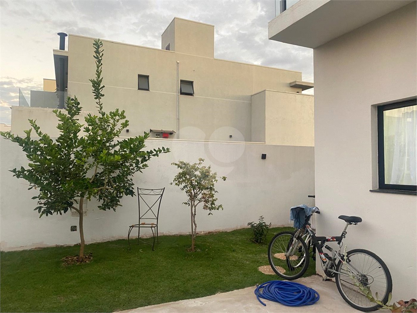 Casa à venda com 3 quartos, sendo 2 suítes, no condomínio Terras da Estância, Paulínia - SP