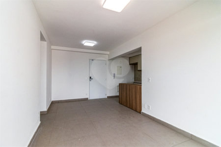 Apartamento à venda com 3 quartos, sendo 1 suíte,  em Vila Anastácio, São Paulo, SP