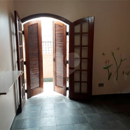Sobrado à venda com 3 quartos, sendo 1 suíte,  em Vila Nivi, São Paulo, SP