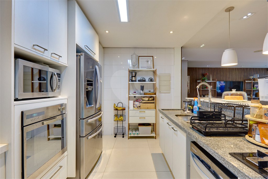 Casa à venda com 4 suítes no condomínio Vila Inglesa, São Paulo - SP