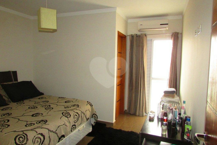 Sobrado à venda com 3 quartos, sendo 1 suíte,  em Vila Constança, São Paulo, SP