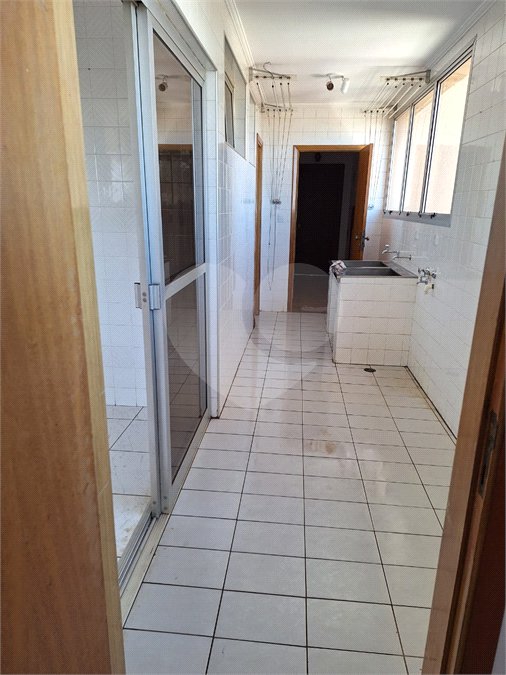 Apartamento à venda com 3 quartos, sendo 1 suíte, no Centro, Araraquara, SP