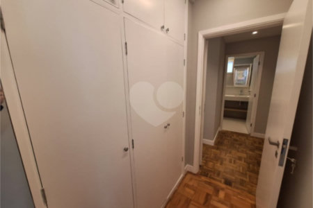 Apartamento à venda com 3 quartos, sendo 1 suíte, em Itaim Bibi, São Paulo, SP