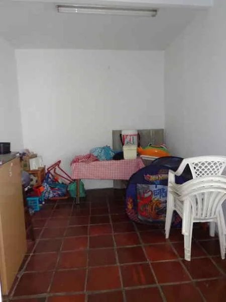 Casa à venda com 3 quartos, sendo 1 suíte, em Jardim Londrina, São Paulo, SP