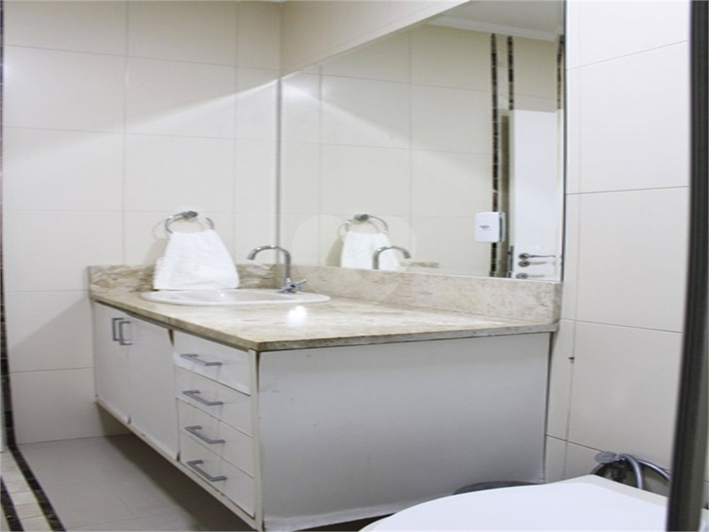 Casa Térrea à venda com 3 quartos, sendo 2 suítes,  em Vila Galvão, Guarulhos, SP