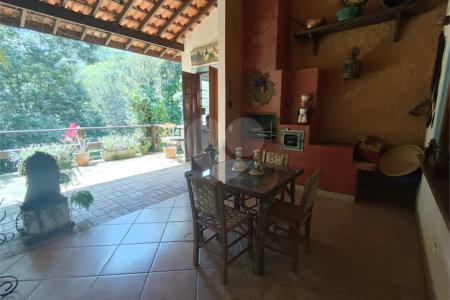 Casa à venda com 4 quartos, sendo 3 suítes, no condomínio Patrimônio do Carmo, São Roque - SP