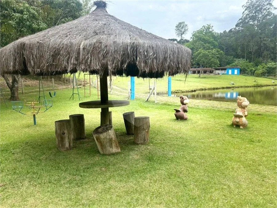 Sítio à venda com 5 quartos, sendo 2 suítes,  em Marmeleiro, São Roque, SP
