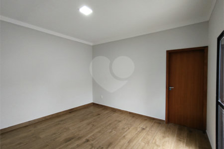 Casa à venda com 3 quartos, sendo 1 suíte, no condomínio Lago dos Ipês, Itapetininga - SP