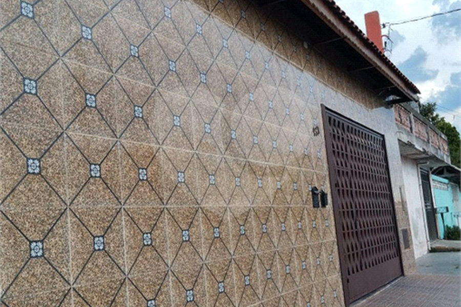 Casa à venda com 4 quartos, sendo 2 suítes, em Vila Santa Margarida, Ferraz de Vasconcelos, SP