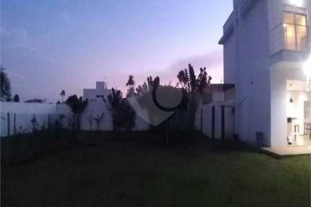 Casa à venda com 5 quartos, sendo 4 suítes, no condomínio Village Saint Charbel, Araçoiaba da Serra - SP