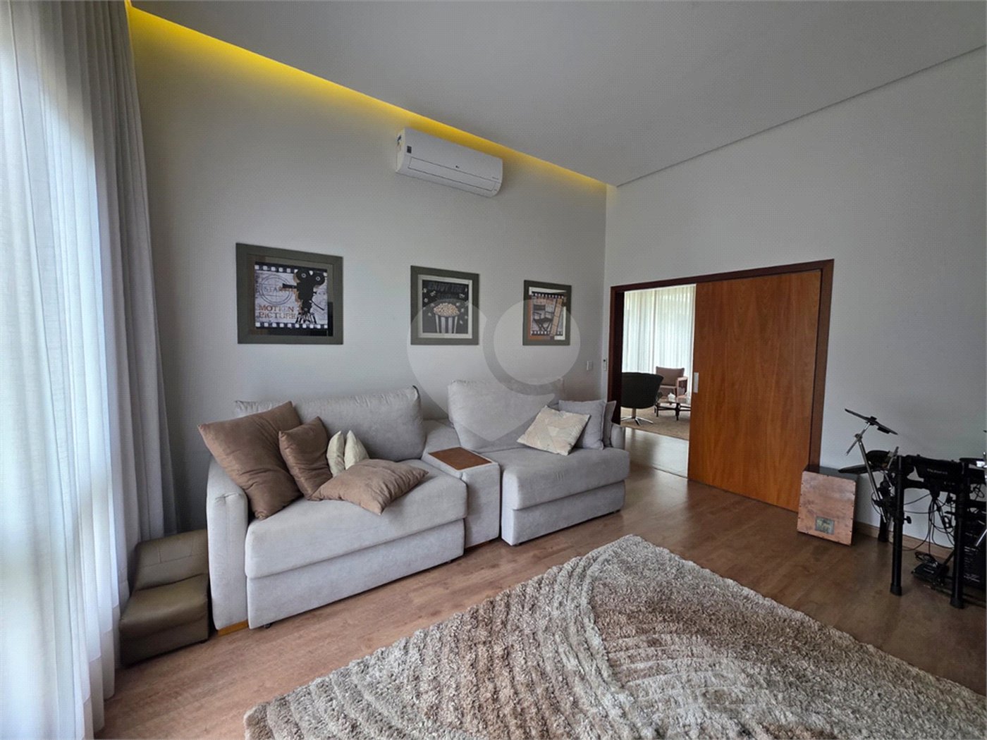 Casa à venda com 4 suítes no condomínio Residencial Jardim Primavera, Louveira - SP