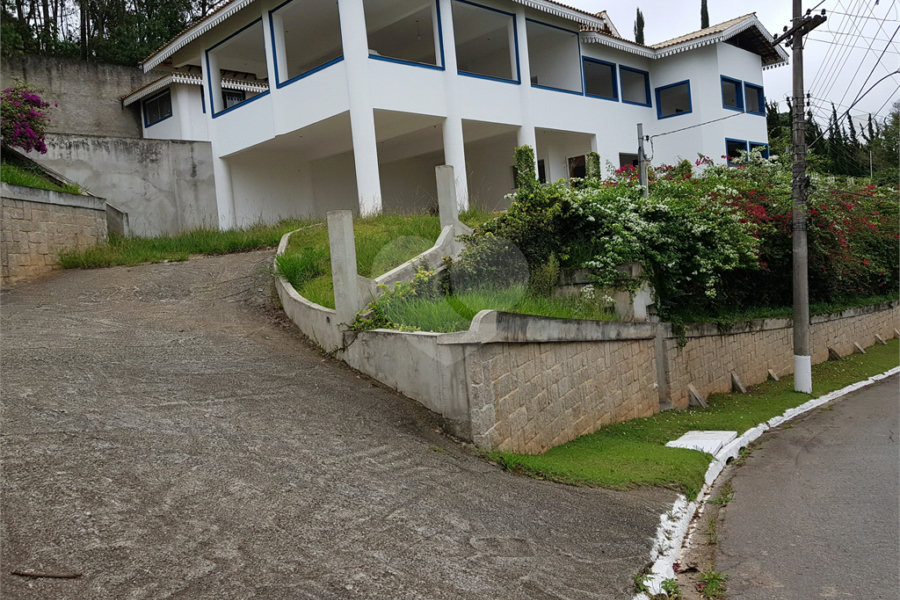 Casa à venda com 4 suítes no condomínio Suíça da Cantareira, Mairiporã - SP