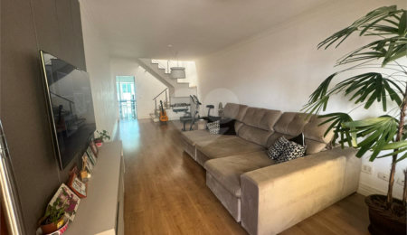 Sobrado à venda com 3 quartos, sendo 1 suíte,  em Vila Nivi, São Paulo, SP