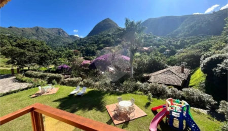 Casa à venda com 4 suítes no condomínio Quinta do Lago, Petrópolis - RJ