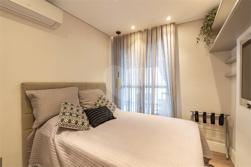 Apartamento à venda com 4 quartos, sendo 3 suítes,  em Jardim das Acácias, São Paulo, SP
