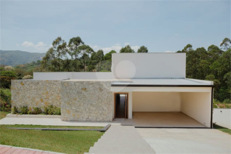 Casa à venda com 3 quartos, sendo 2 suítes, no condomínio Morada do Sol, Mairiporã - SP