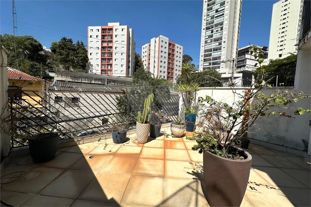 Sobrado à venda com 4 quartos, sendo 2 suítes, em Vila Ipojuca, São Paulo, SP