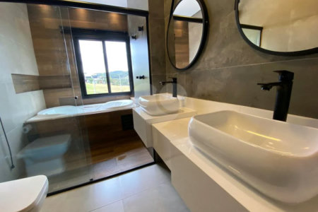 Casa à venda com 4 suítes em Monte Alegre, Vinhedo, SP