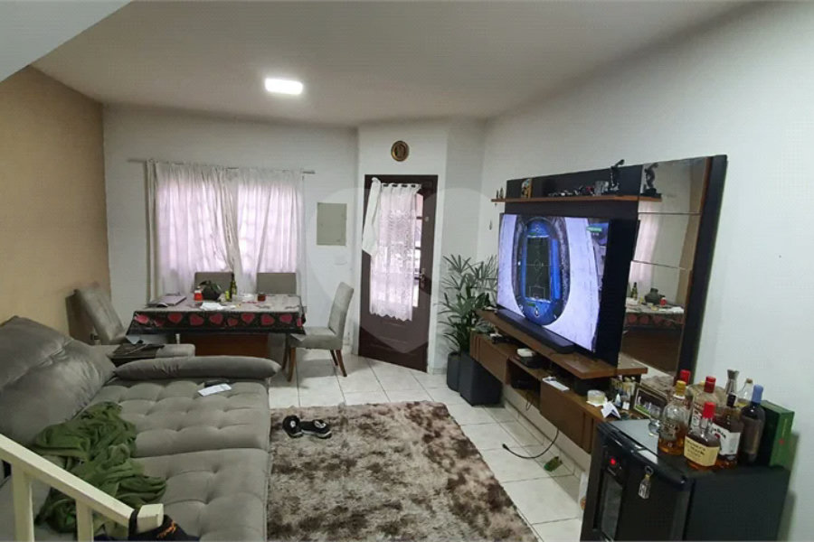 Casa à venda com 3 quartos, sendo 1 suíte, no condomínio Primavera, São Paulo - SP