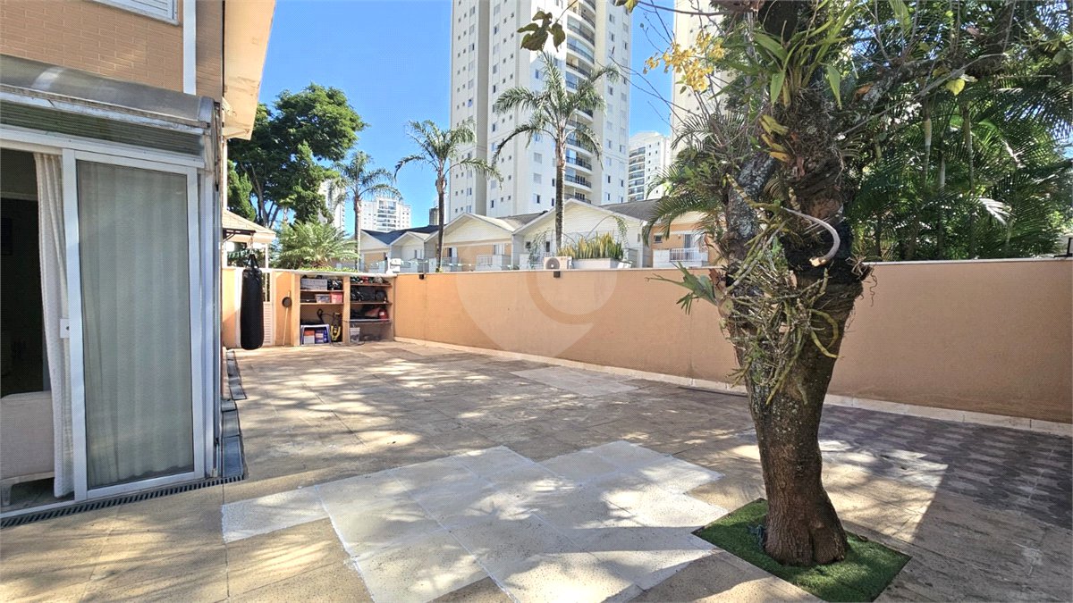 Casa à venda com 3 quartos, sendo 1 suíte, no condomínio Flora Park, São Paulo - SP