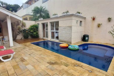 Casa à venda com 4 quartos, sendo 2 suítes, no condomínio Casas de Windsor, São Paulo - SP