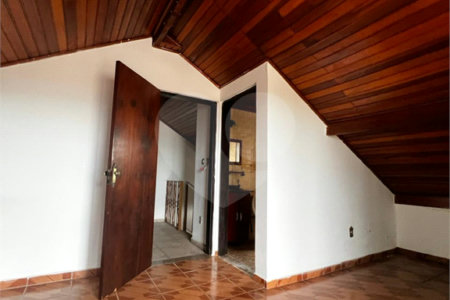 Sobrado à venda com 6 quartos, sendo 4 suítes,  em Vila Oliveira, Mogi das Cruzes, SP