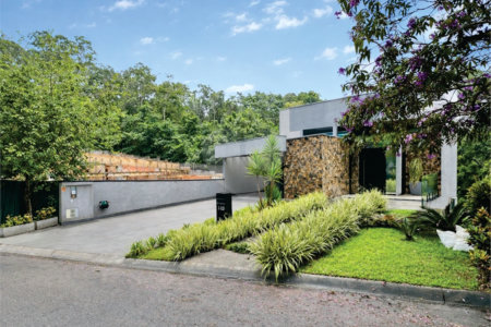 Casa à venda com 3 suítes no condomínio Reserva Santa Maria, Jandira - SP