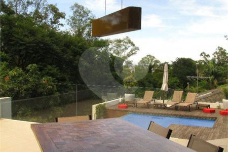 Casa à venda com 3 quartos, sendo 1 suíte, no condomínio Alpes de Vinhedo, Vinhedo - SP