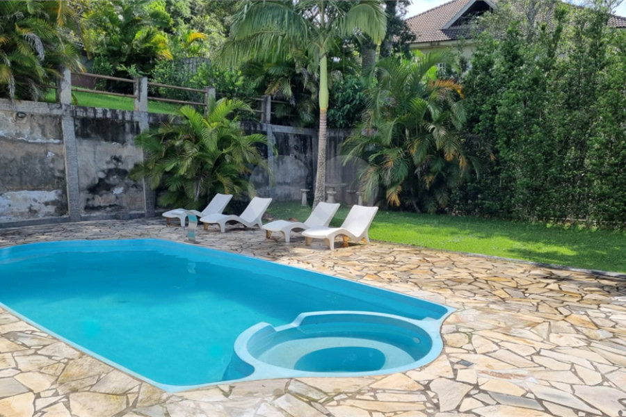 Casa à venda com 3 quartos, sendo 1 suíte,  no condomínio Alpes da Cantareira, Mairiporã - SP