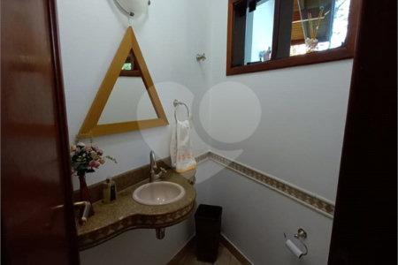 Casa à venda com 4 quartos, sendo 1 suíte, no condomínio Vale do Itamaracá, Valinhos - SP