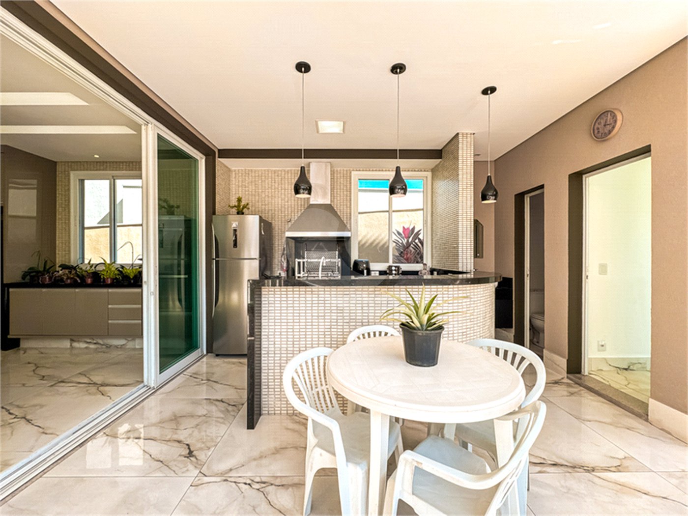 Sobrado à venda em Itupeva – 421,80 m² de terreno – 254,28 m² de área construída – 3 dormitórios – 4 banheiros – 4 vagas de garagem