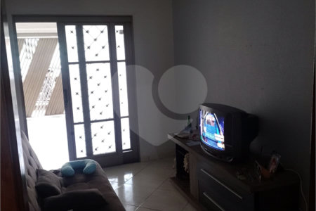 Casa térrea para venda, com 3 dormitórios, sendo 1 suíte.