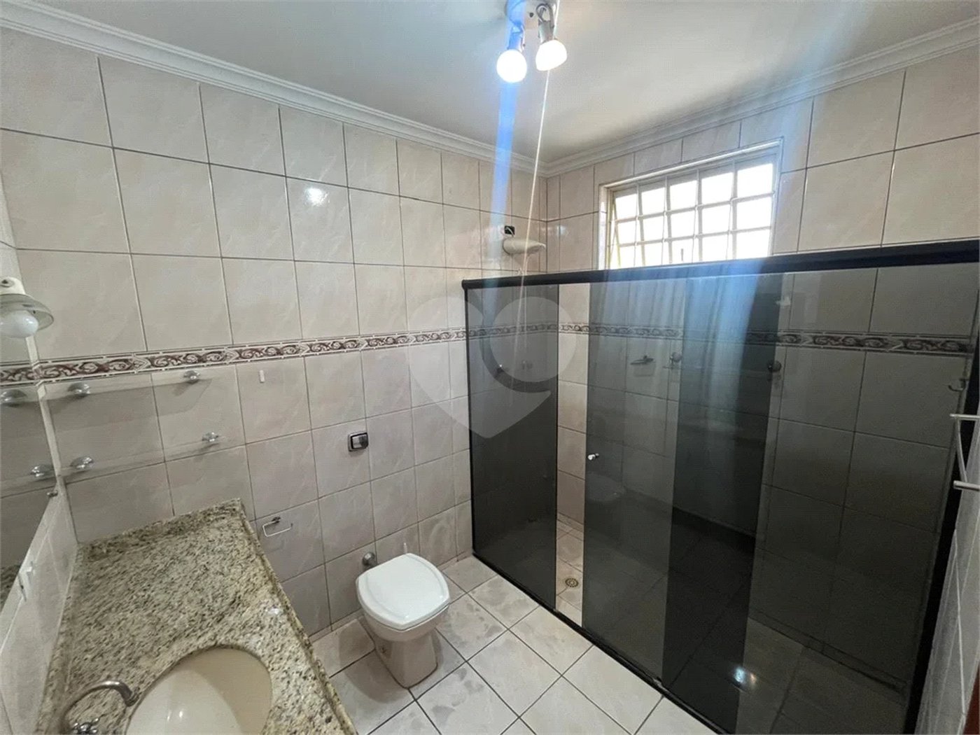 Casa Assobradada à Venda – Conforto, Excelente Acabamento e Localização Central