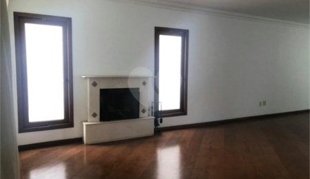 Casa à venda com 4 suítes no condomínio Vila das Emboabas, São Paulo - SP