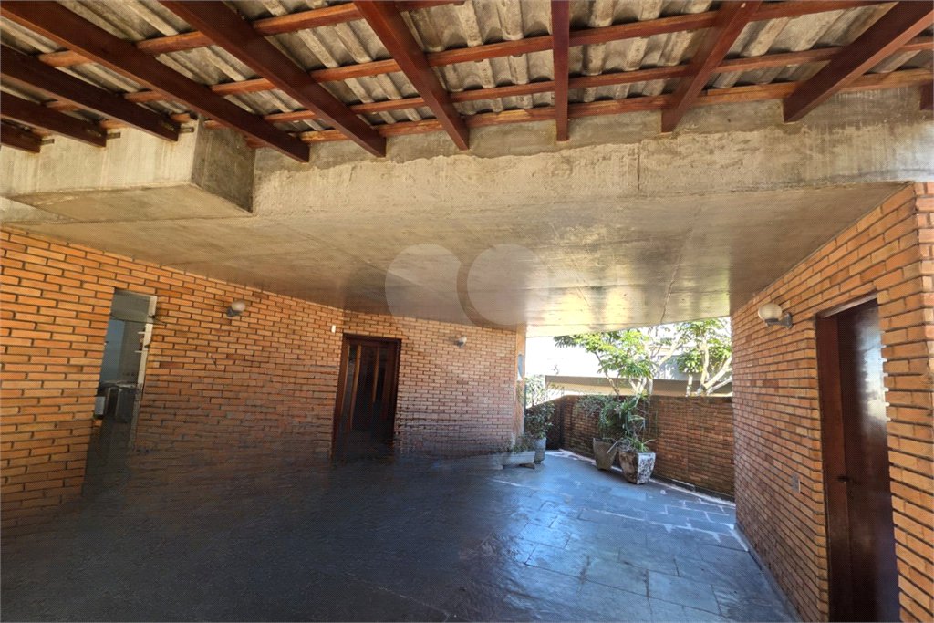Casa à venda com 4 quartos, sendo 2 suítes, em Cidade São Francisco, São Paulo, SP