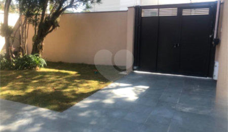 Casa à venda com 4 quartos, sendo 2 suítes,  em Horto Florestal, São Paulo, SP