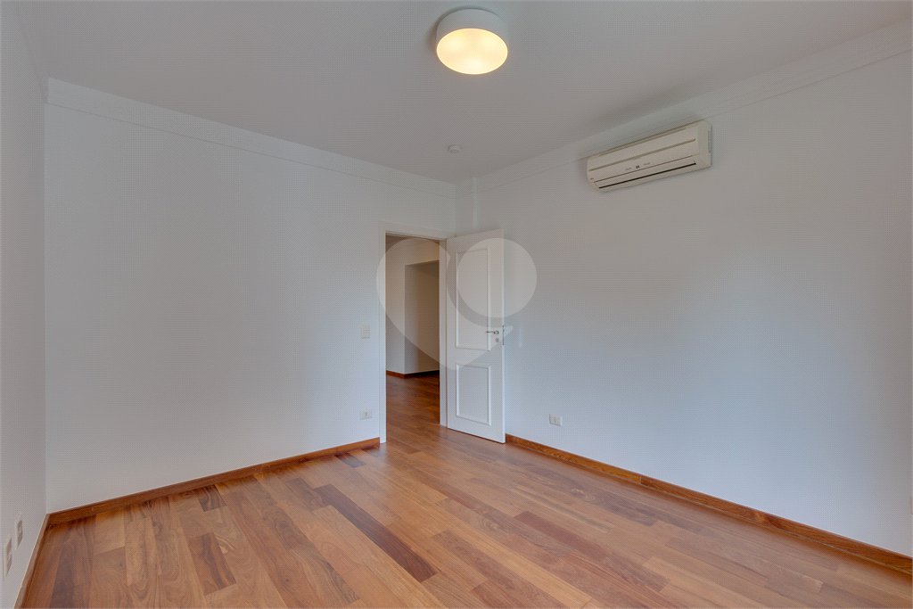 Apartamento à venda com 4 suítes em Jardim Marajoara, São Paulo, SP