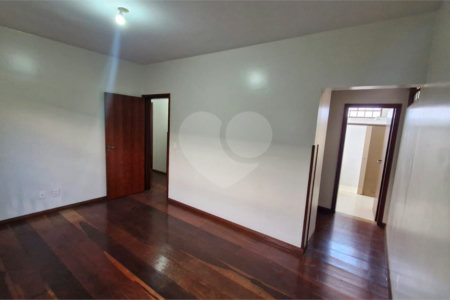 Casa/Sobrado a venda no Timburis em São Carlos