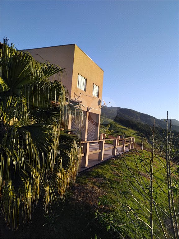 Chácara à venda com 3 quartos, sendo 1 suíte,  em Botujuru, Mogi das Cruzes, SP