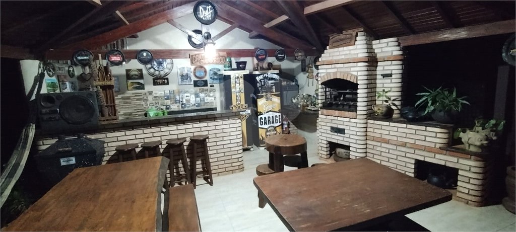Casa à venda com 3 quartos, sendo 1 suíte, no Centro, Paranaíba, MS