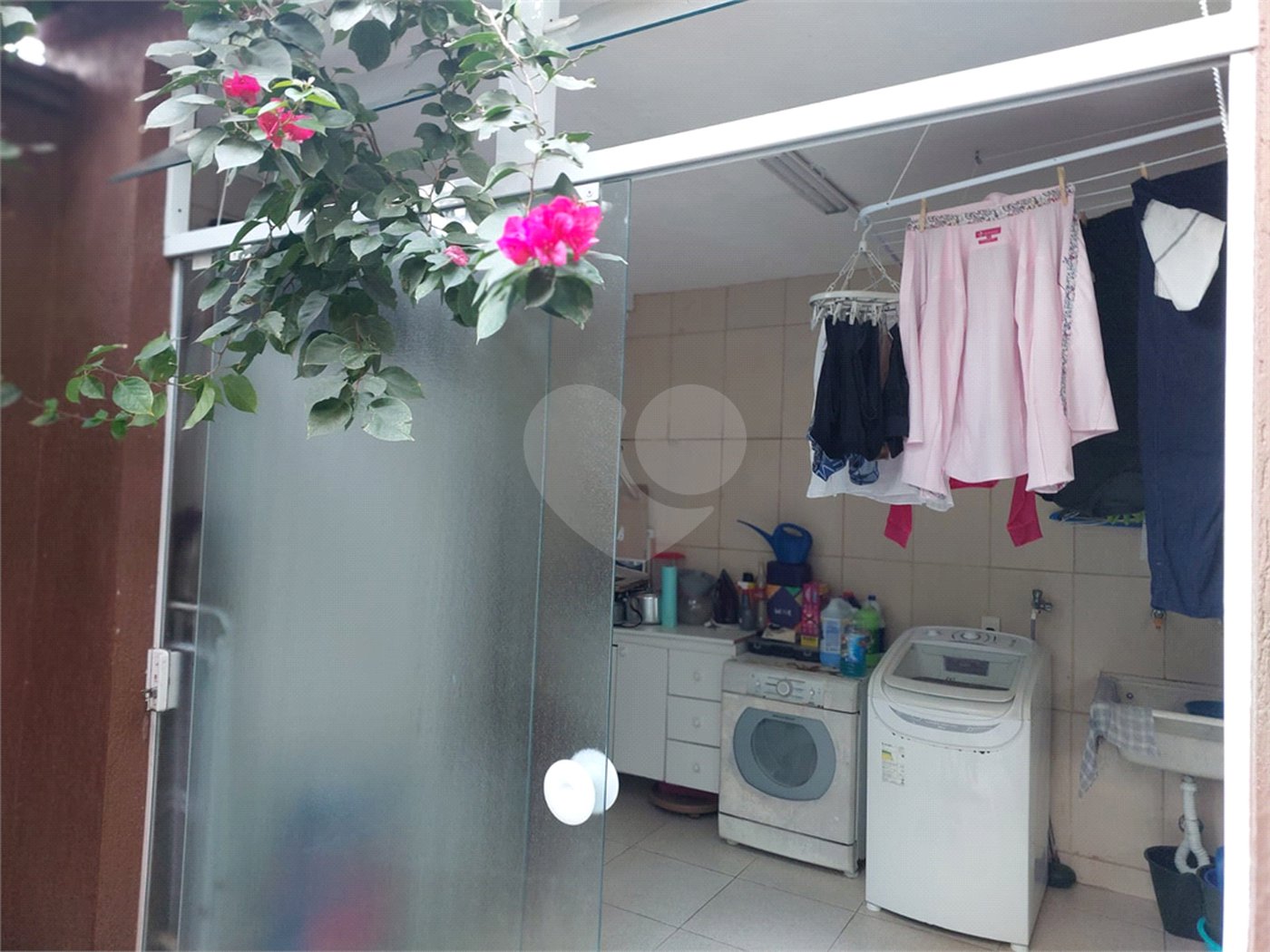 Casa à venda com 3 quartos, sendo 1 suíte, no condomínio Algarve Residencial, São Paulo - SP