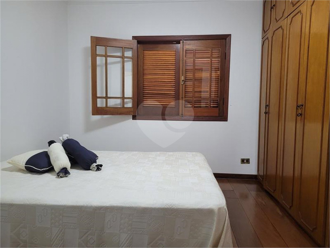 Casa à venda com 4 quartos, sendo 2 suítes, no condomínio Alpes da Cantareira, Mairiporã - SP