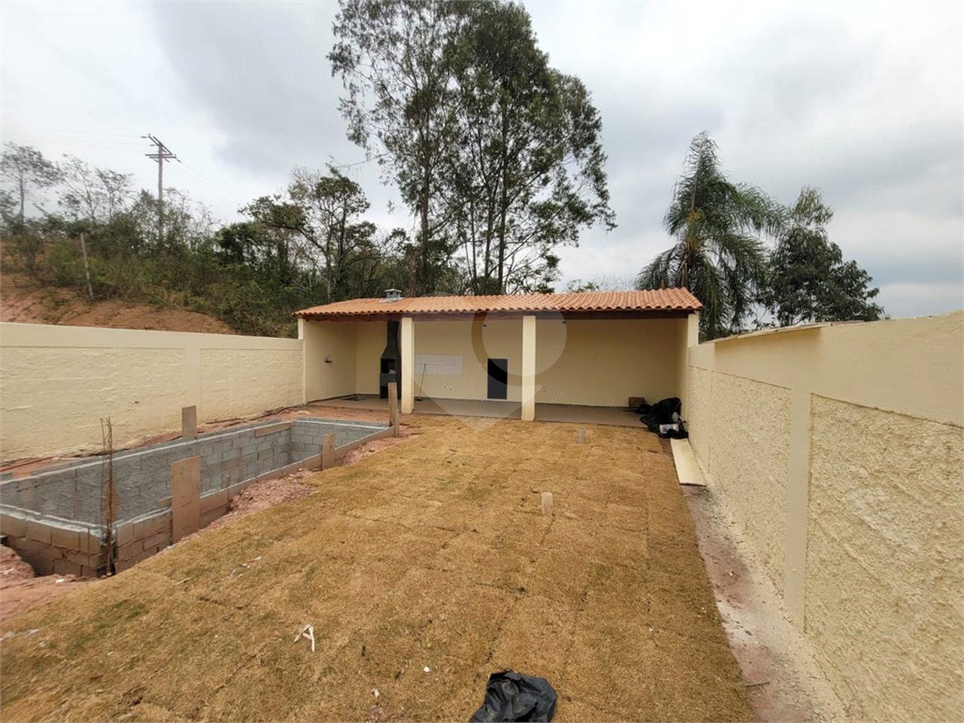 Casa à venda com 3 quartos, sendo 1 suíte, no condomínio Mirante da Mantiqueira I, Mairiporã - SP