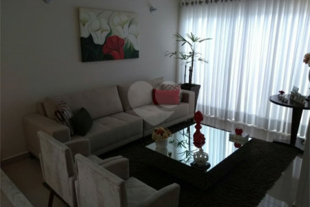 Casa à venda com 3 quartos, sendo 2 suítes,  no condomínio Terras do Oriente, Valinhos - SP