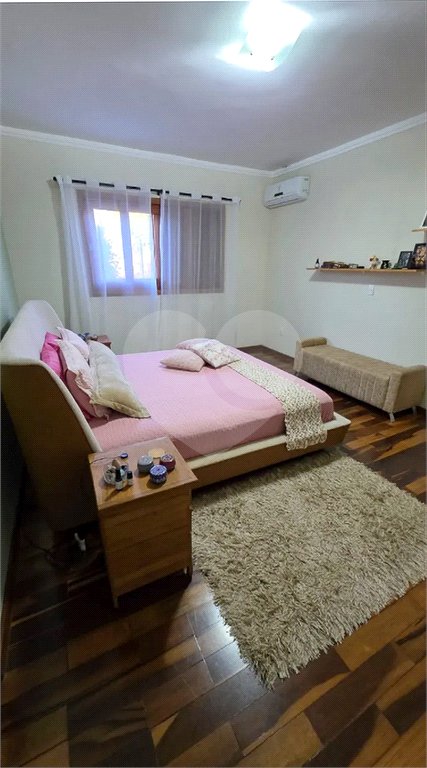Refúgio de Alto Padrão em Condomínio Fechado: Natureza, Charme e 5.500m² de Terreno