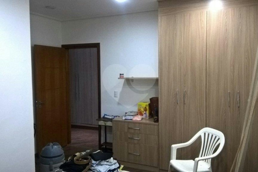 Casa à venda ou para alugar com 3 suítes no condomínio Vilarejo Estoril, Mairiporã - SP