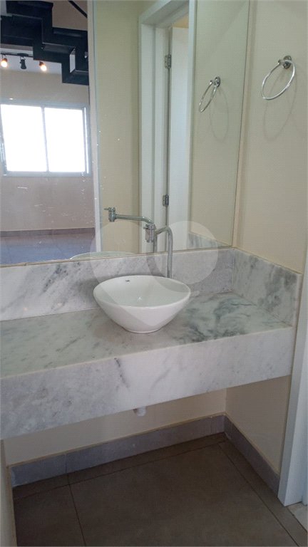 Casa para alugar com 3 quartos, sendo 1 suíte, no condomínio Vila Quinta dos Manacás, Vinhedo - SP