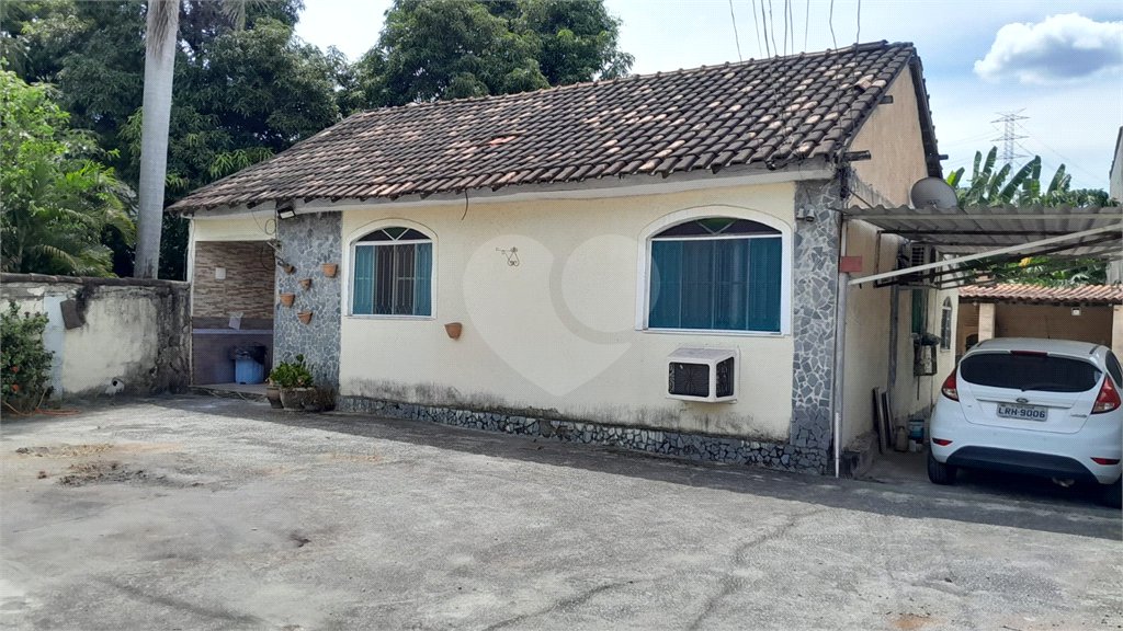 Casa à venda com 3 quartos em Santíssimo, Rio de Janeiro, RJ