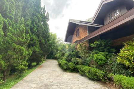 Casa à venda ou para alugar com 5 quartos, sendo 3 suítes,  em Fazenda Morumbi, São Paulo, SP