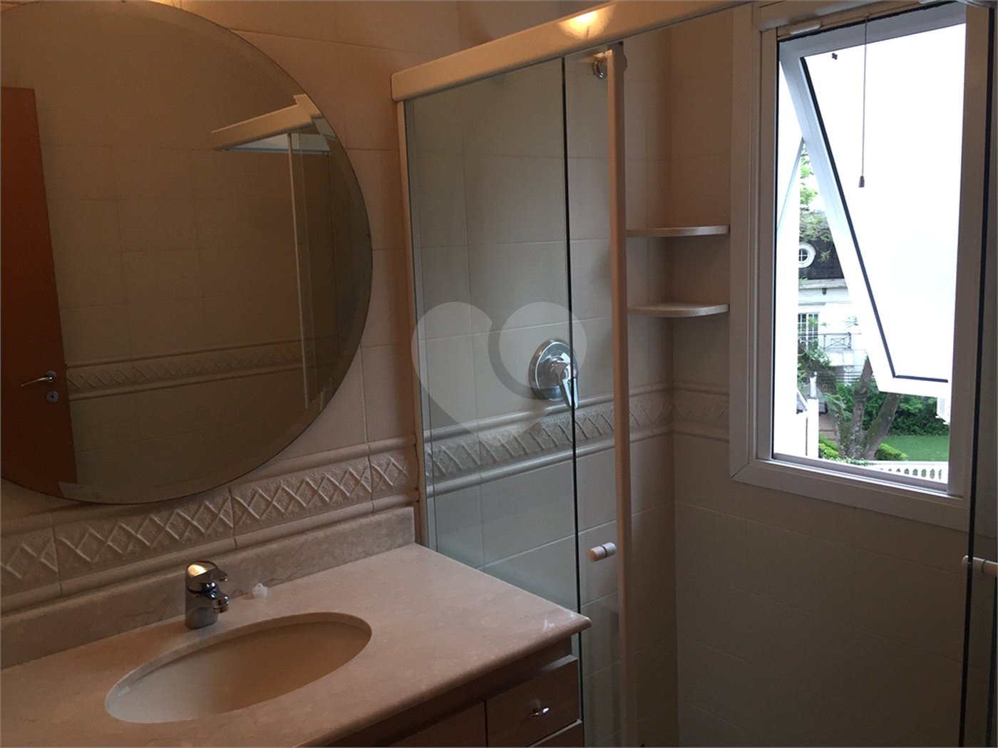 Casa à venda com 4 quartos, sendo 2 suítes, no condomínio Residencial Morumbi, São Paulo - SP